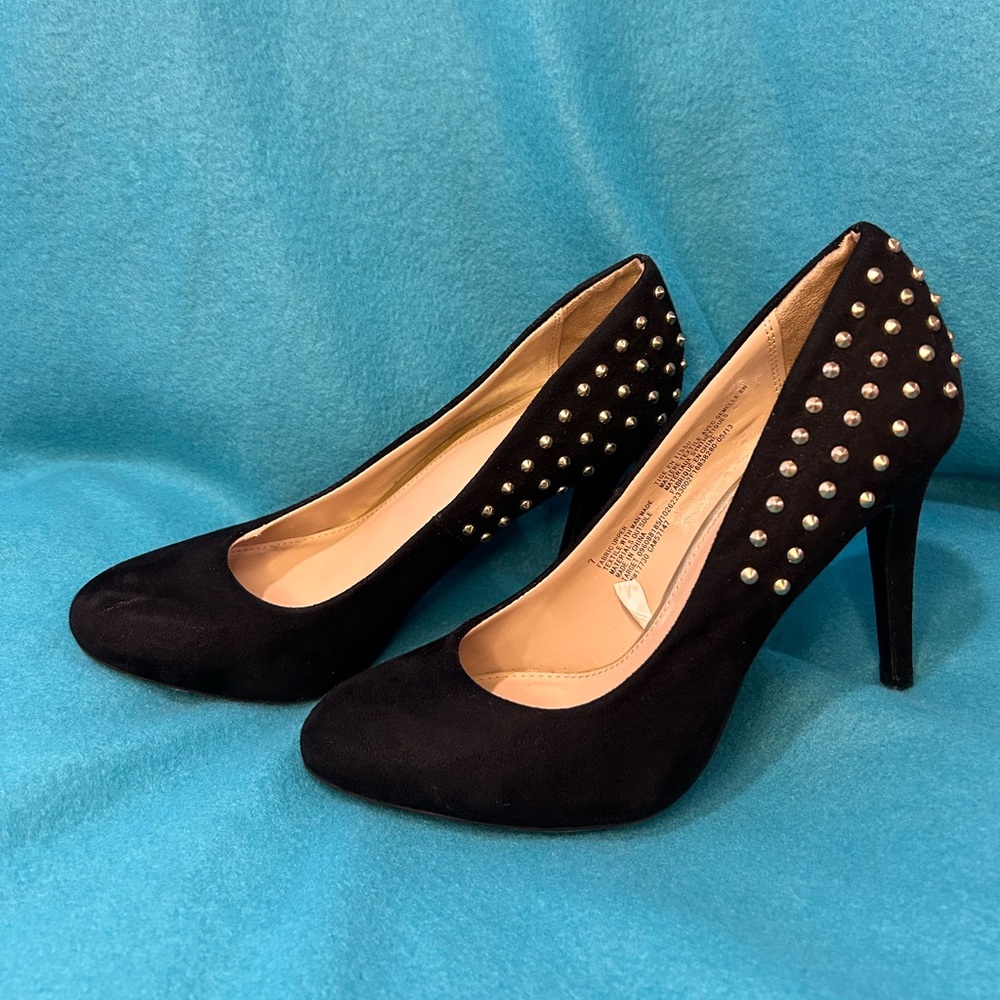 Black heels with gold studs